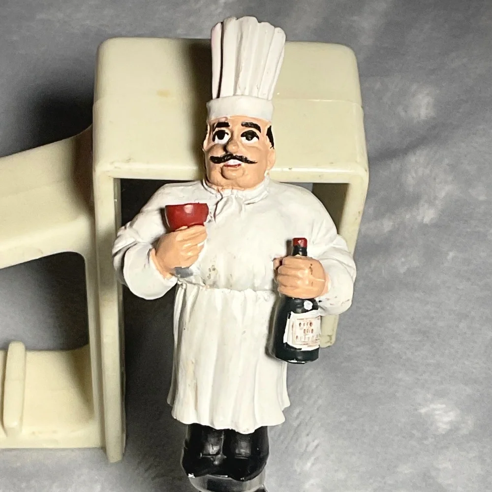 Set of Four Guy Buffet Cheese & Butter Spreader Knives Bistro Chef Motif Vintage